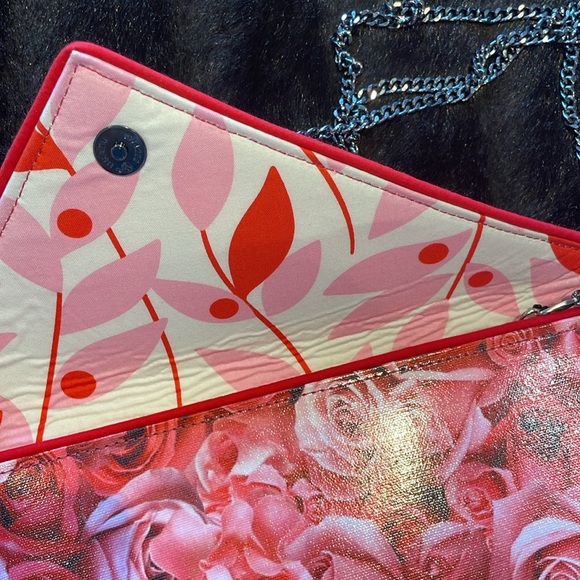 Roses with a Rose handmade coated canvas handbag with crossbody chain - Picture 6 of 7